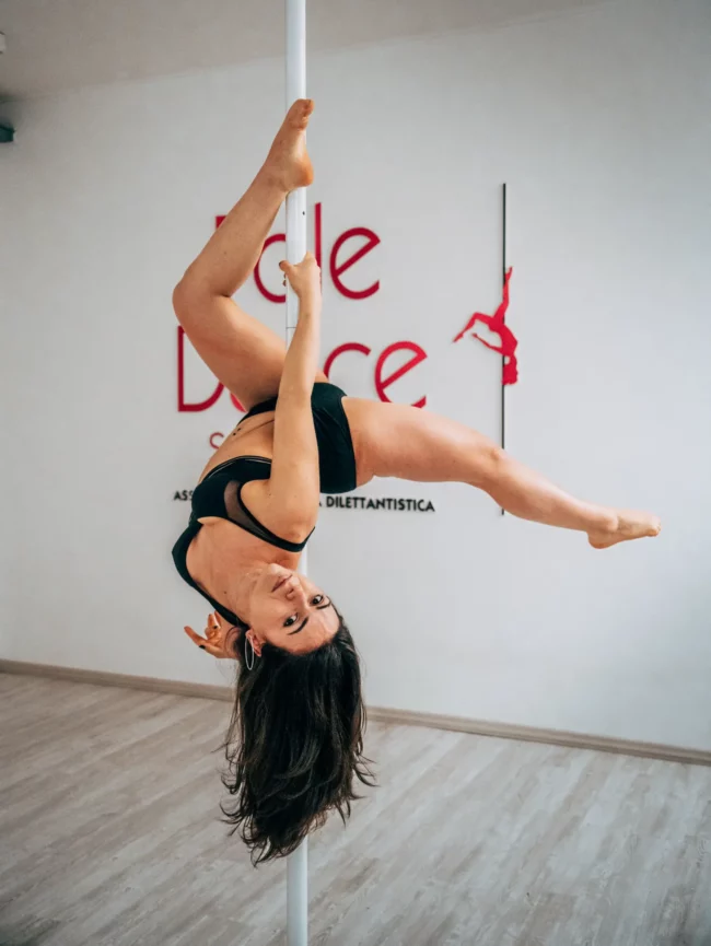 LUCREZIA – Pole Dance + Coreo + Flexibility